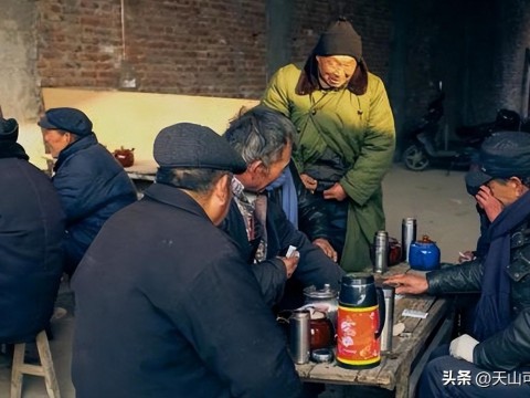 山东一58岁男子每晚坚持喝2两白酒。20年来，他一直不动摇。他现在的身体怎么样？